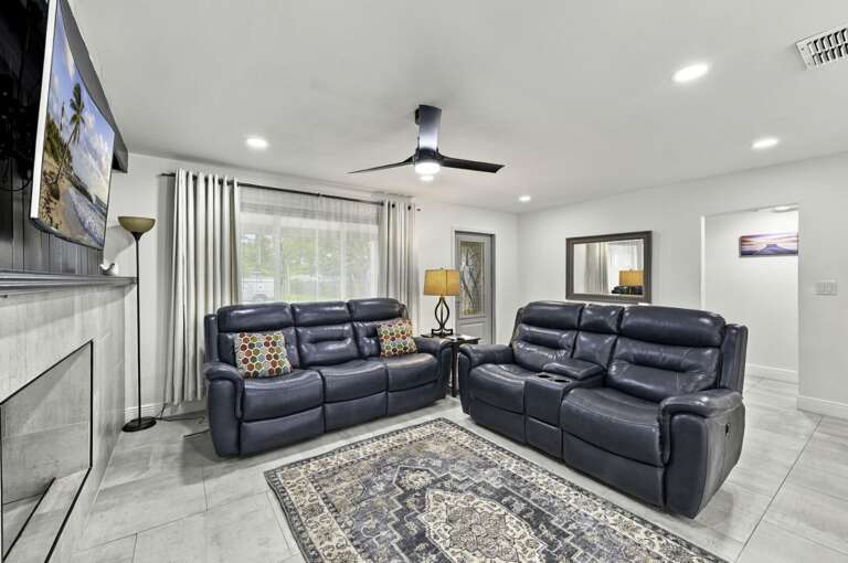 6-web-or-mls-11285 52nd Ave N-6.jpg