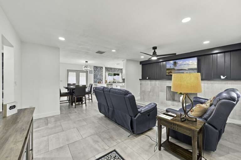 3-web-or-mls-11285 52nd Ave N-3.jpg