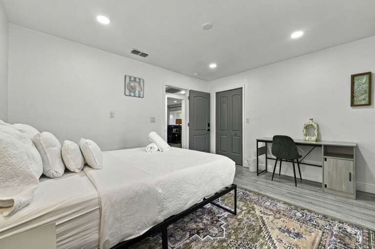 23-web-or-mls-11285 52nd Ave N-23.jpg