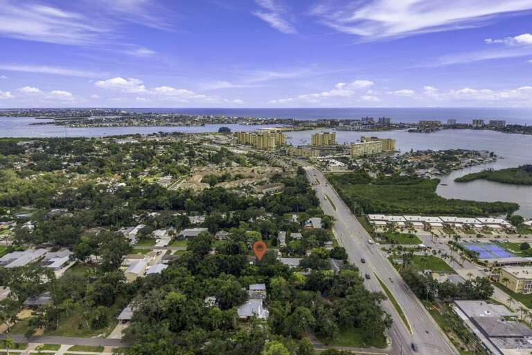 32-web-or-mls-11285 52nd Ave N-2.jpg