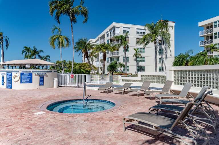 27-web-or-mls-6061 Bahia Del Mar Cir Apt 143-2.jpg