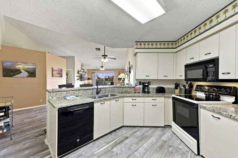 15-web-or-mls-6011 Bahia Del Mar Blvd #255-9.jpg