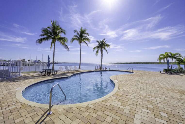 23-web-or-mls-8800 Bay Pines Blvd #414--2.jpg