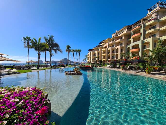More stunning photos of the pool!