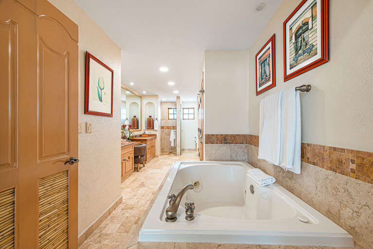 Jacuzzi tub in Master Bath