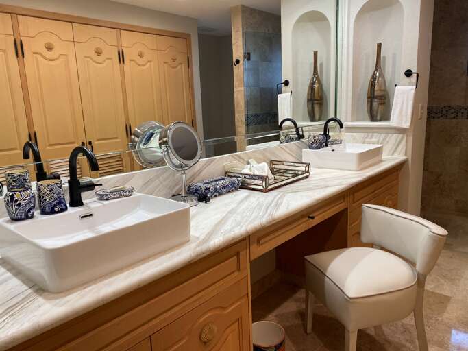 Newly renovated Master Bath-simply amazing!