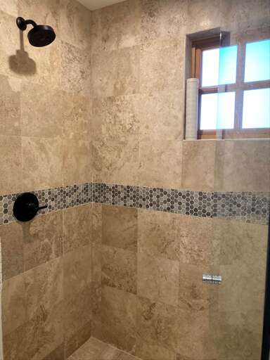 Newly renovated main living area full bath!