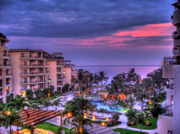 Beautiful sunset picture of the grounds at Villa La Estancia