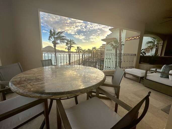 Play cards, have a drink, a meal, while watching the sun go down!