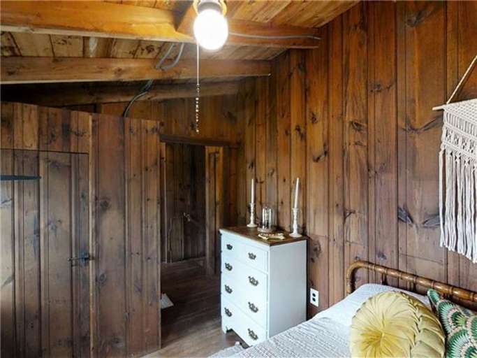 Bedroom 4 | Queen bed | Closet | Dresser Bedroom 4 | Queen bed | Closet | Dresser