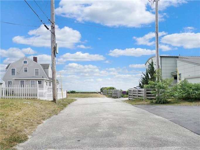 Walk to the Beach in 1 minute!  Walk to the Beach in 1 minute!