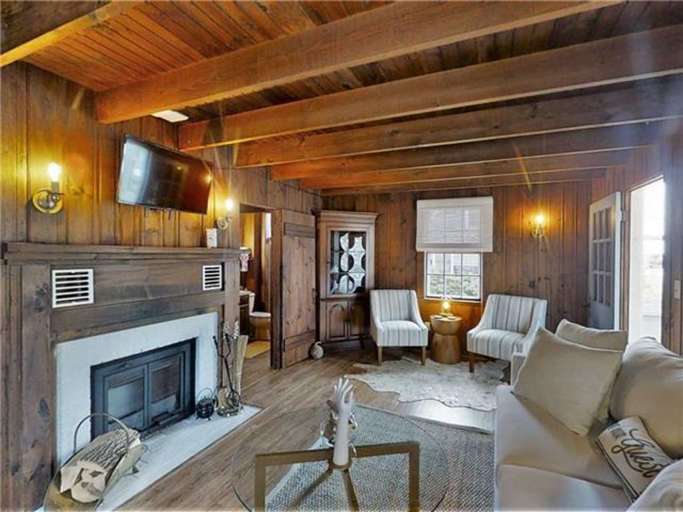 Spacious Living Room Spacious Living Room