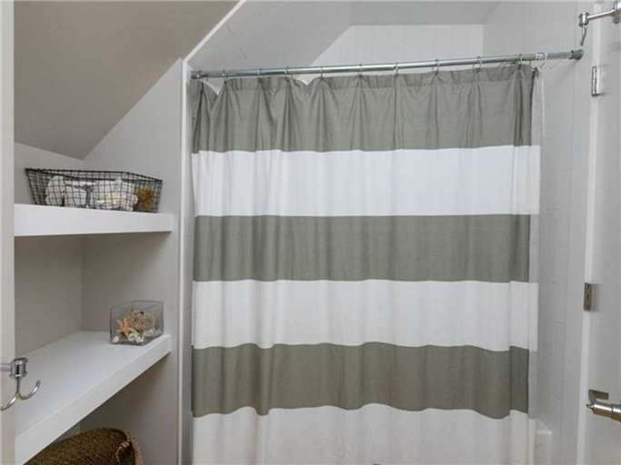 Full Bath Upstairs | Tile Shower 