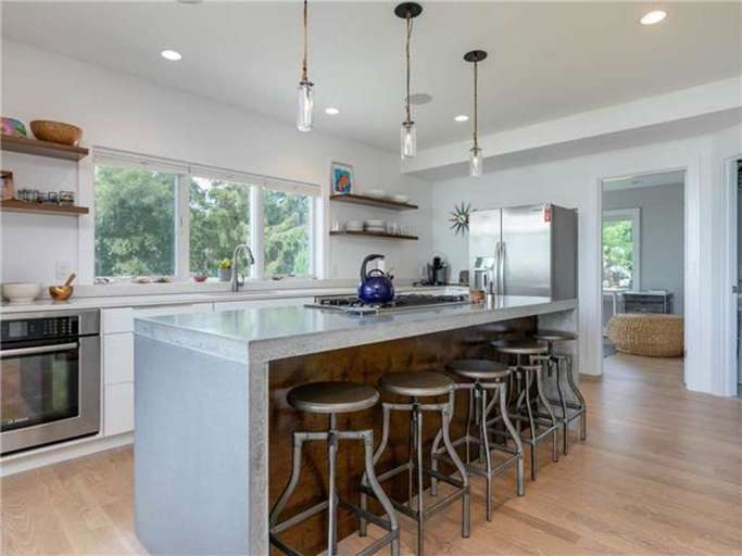 Plenty of counter top space | Great Lighting 