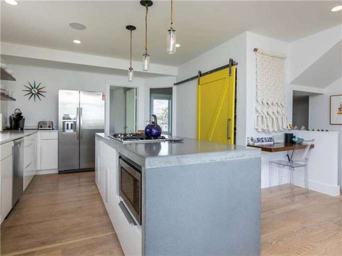 Sliding barn door to pantry 