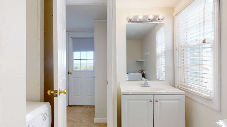 Full bathroom Full bathroom