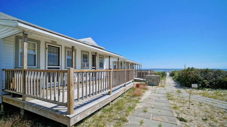 Private deck | Beach path Private deck | Beach path
