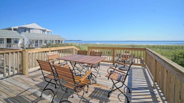 Deck | Dinning table | Gorgeous views Deck | Dinning table | Gorgeous views