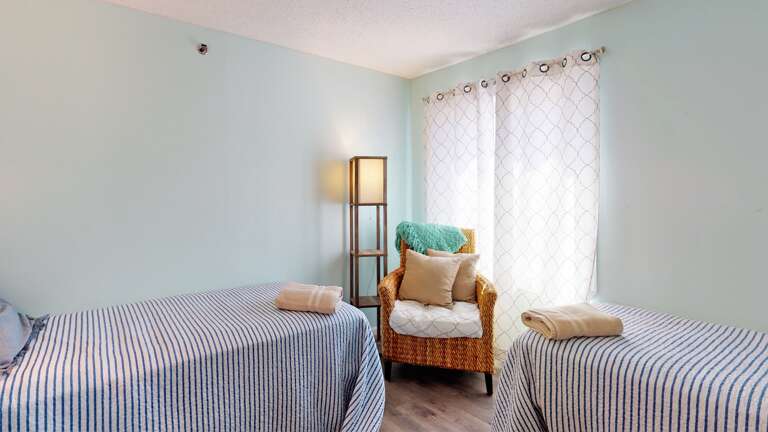 Second bedroom| Two twin beds Second bedroom| Two twin beds