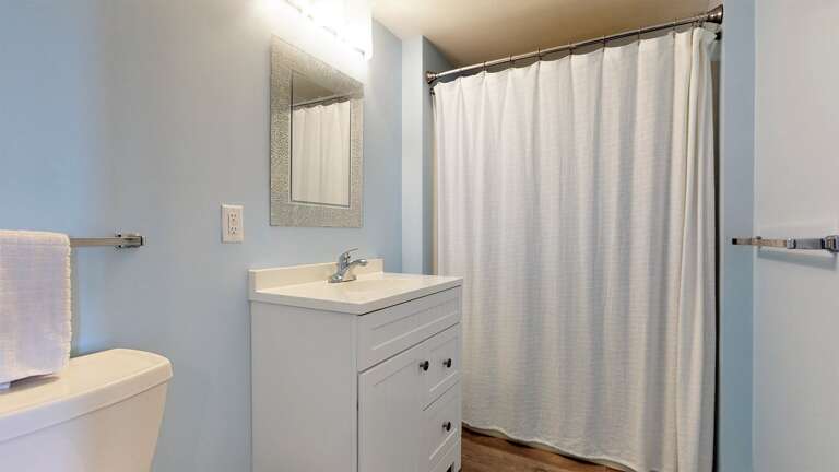 Full Bathroom | Shower and tub combo Full Bathroom | Shower and tub combo