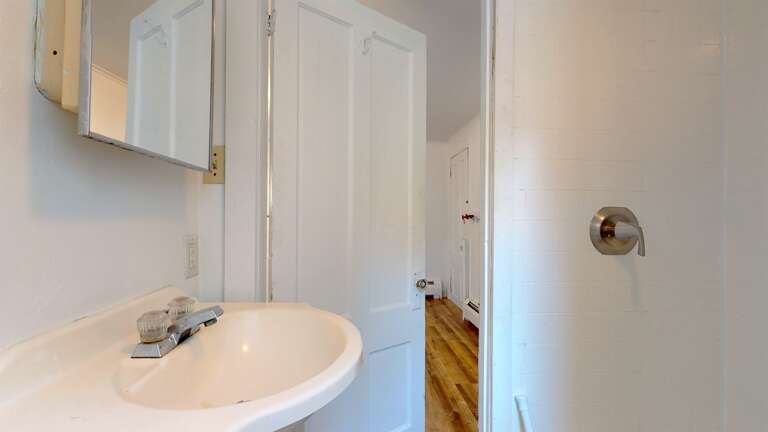 Full bathroom Full bathroom