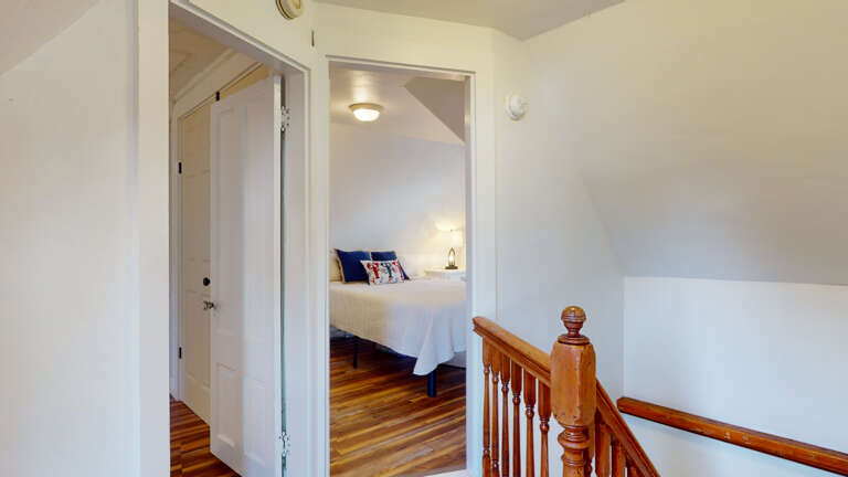 Upstairs| Entrance to bedrooms Upstairs| Entrance to bedrooms