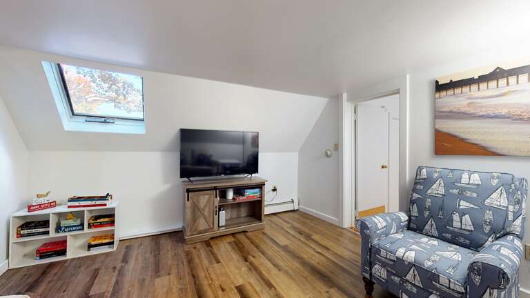 Smart TV available  Smart TV available