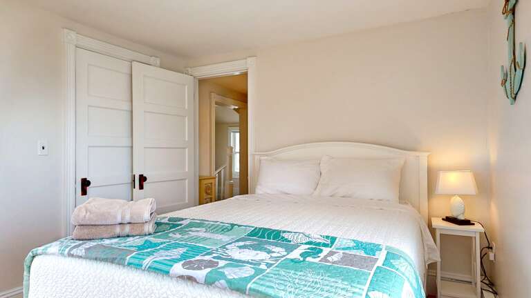Bedroom #3| Queen Bed  Bedroom #3| Queen Bed