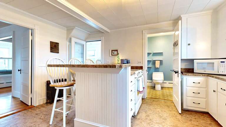 Fully equipped kitchen| Island Seating  Fully equipped kitchen| Island Seating