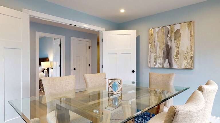 Dining room to the right of entrance| Seating for 6 