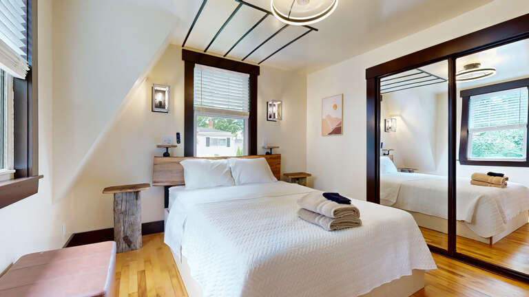 Queen Bed | 3rd Floor 