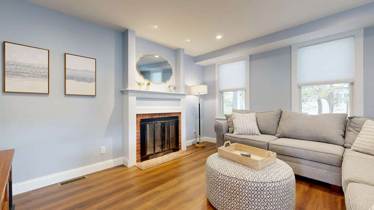 Cozy Living Room| Ornamental fireplace Cozy Living Room| Ornamental fireplace