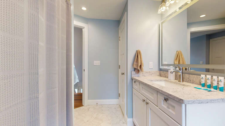 Shower/Tub combo Shower/Tub combo