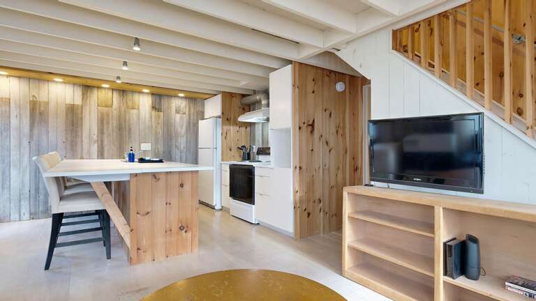 Beautiful wood details 