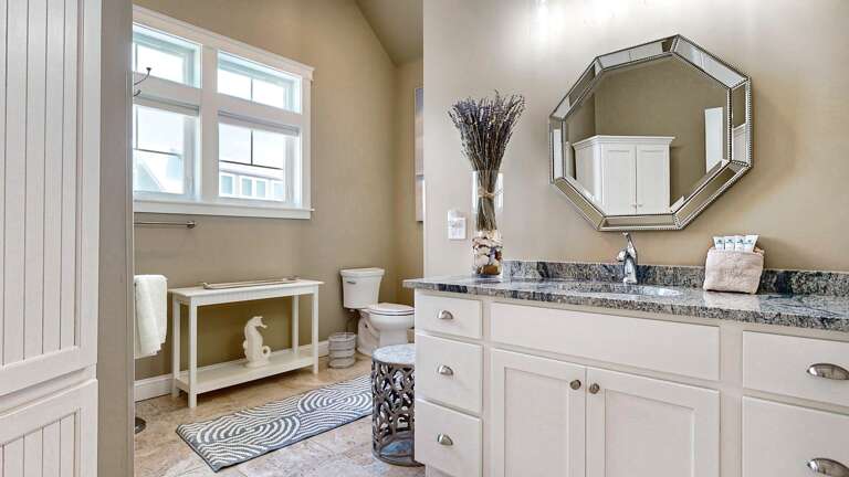 Primary Bathroom | En Suite  Primary Bathroom | En Suite