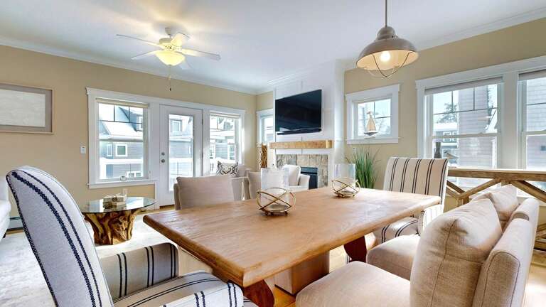 Comfortable Dining Table  Comfortable Dining Table