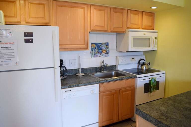 Full size kitchen for cooking while on Maui Full size kitchen for cooking while on Maui