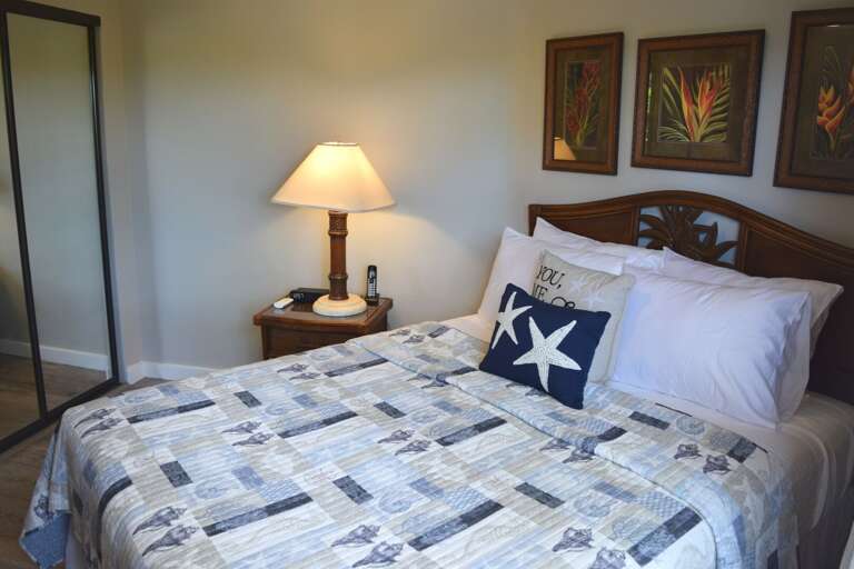 Tropical decor in the master bedroom