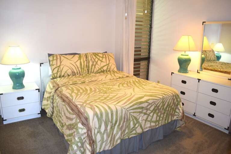 Bedroom with Queen bed