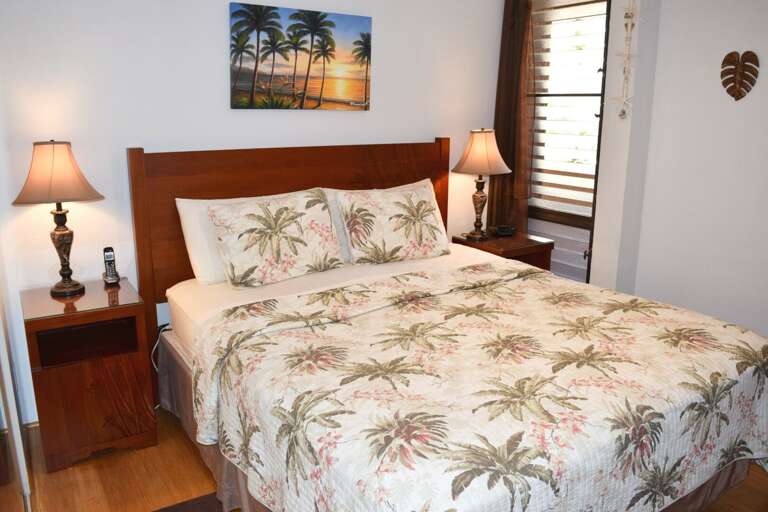 Master bedroom with King bed Master bedroom with King bed