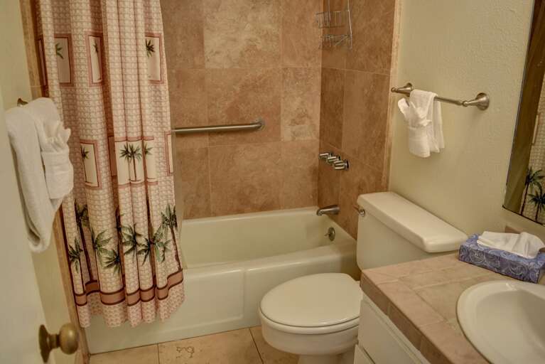 Bathroom with shower/tub combination