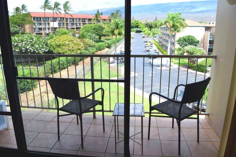 Enjoy the mountain view from your private lanai Enjoy the mountain view from your private lanai