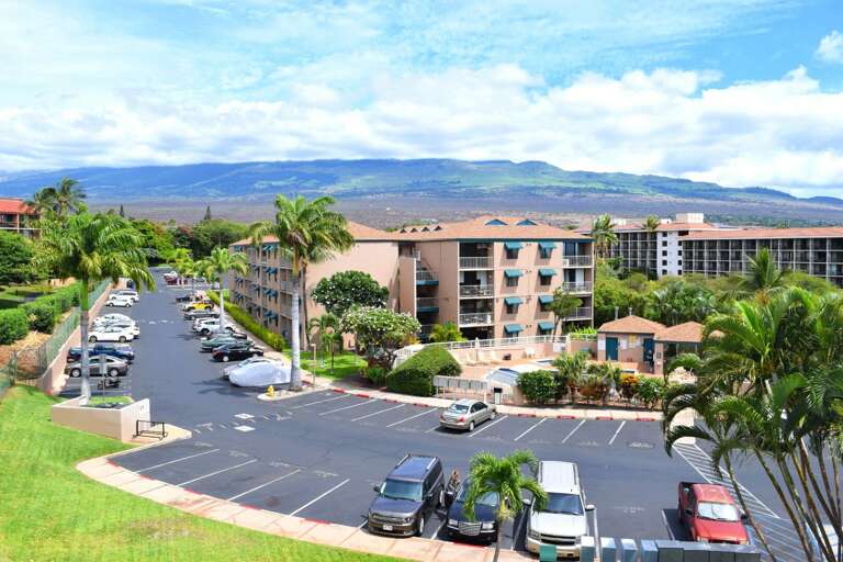 Gorgeous mountain view from lanai Gorgeous mountain view from lanai