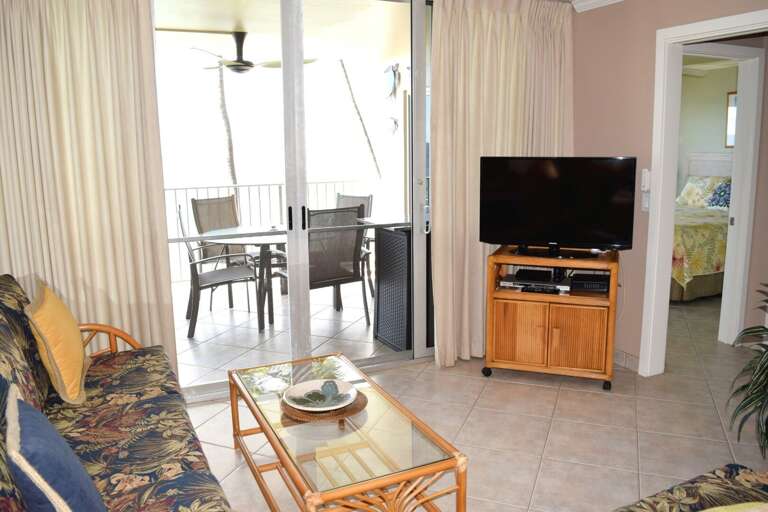 Living area opens to large lanai Living area opens to large lanai