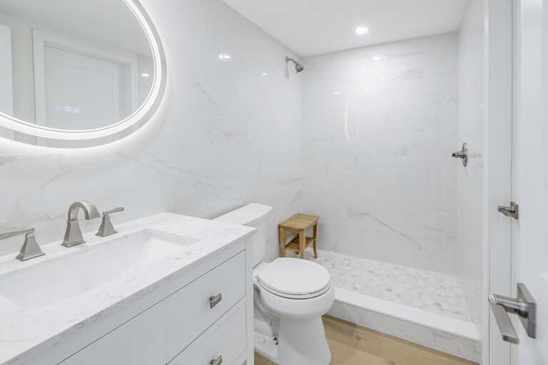 Full bath with step in shower, Siesta Key 1BR