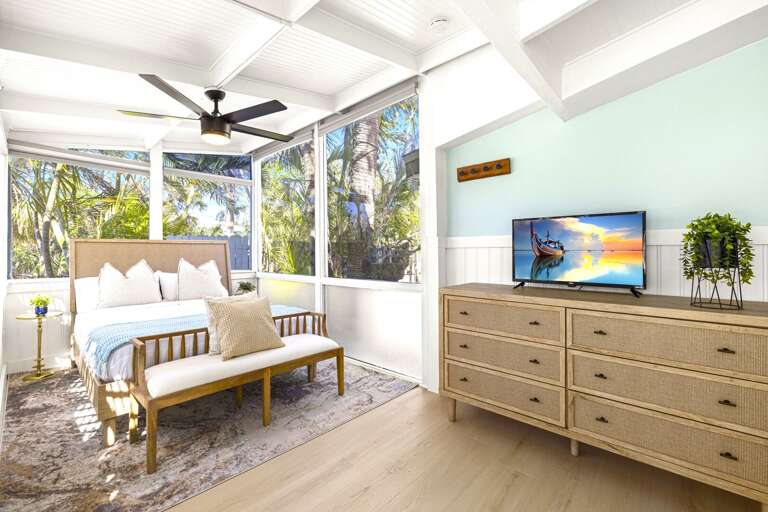 Garden queen bedroom