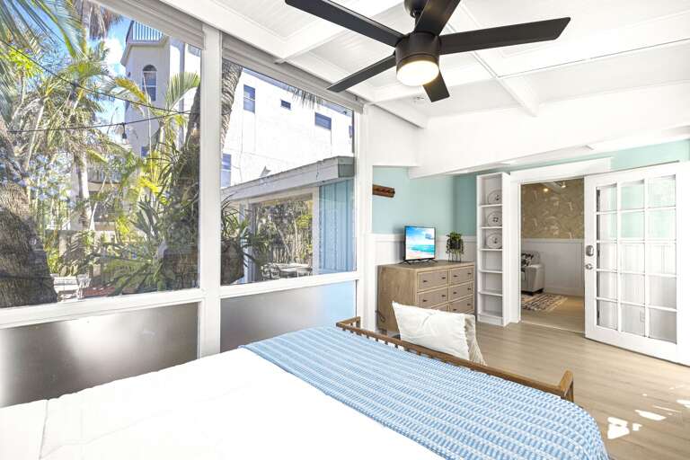 Garden queen bedroom