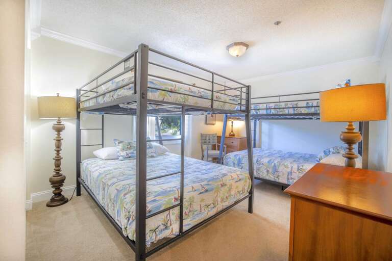 Bunk bedroom with full over queen beds, Siesta Key Village 3BR