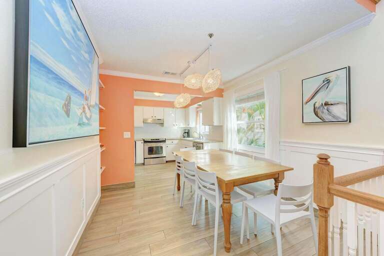 Dining for 8, Siesta Key Village 3BR