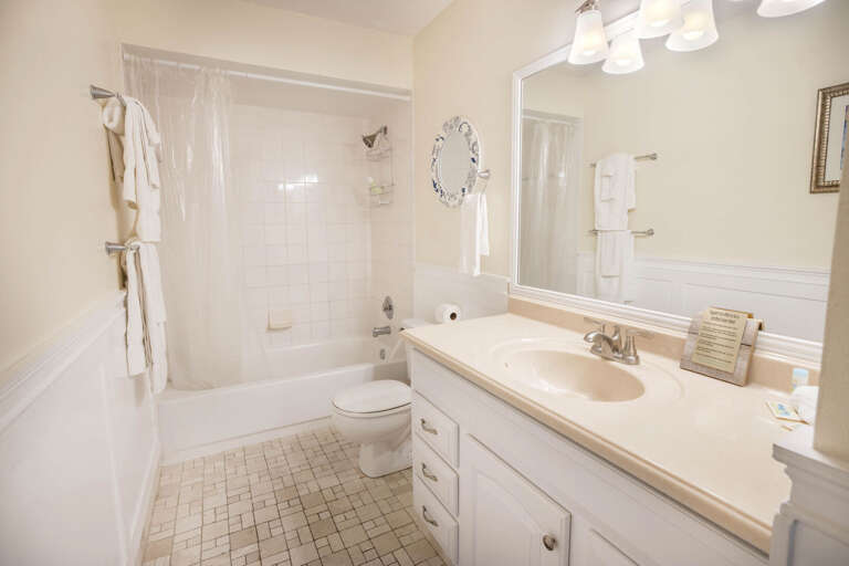Full bath with shower tub, Siesta Key Village 3BR